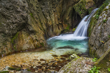 Italien, Umbrien, Regionalpark Mt. Cucco, Bach und Schlucht des Rio Freddo - LOMF000367