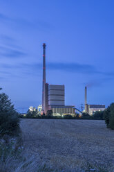Deutschland, Niedersachsen, Helmstedt, Kraftwerk Buschhaus am Abend - PVCF000894