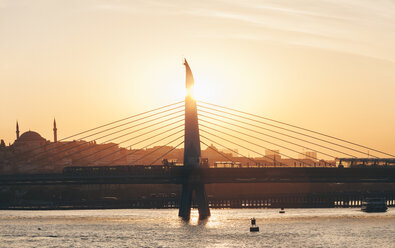 Türkei, Istanbul, Goldenes Horn, Bosporus-Brücke - BZF000350