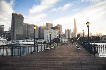 USA, Kalifornien, San Francisco, Pier 7 am Abend - EPF000142