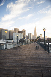 USA, Kalifornien, San Francisco, Pier 7 am Abend - EPF000143