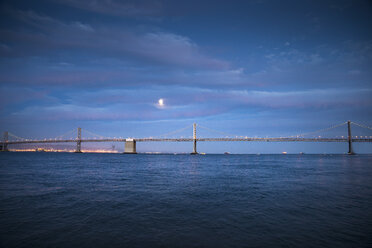 USA, Kalifornien, Bay Bridge, Blaue Stunde - EPF000145