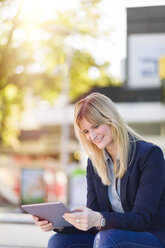 Smiling businesswoman using tablet - NAF000020