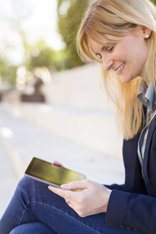 Smiling businesswoman with mini tablet - NAF000026