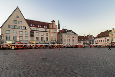 Estonia, Tallinn, market place in the evening - CST001208