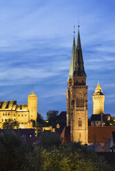 Germany, Nuremberg, view to Nuremberg Castle with Sinwell Tower and St. Sebaldus Church - SIEF007092