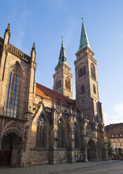 Deutschland, Nürnberg, Blick auf die St. Sebalduskirche - SIEF007097
