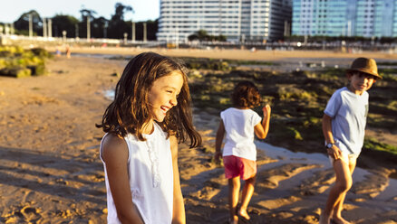 Kids on the beach at sunset - MGOF002284