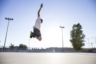 Man with rollerblades jumping during a skating session - ABZF001009