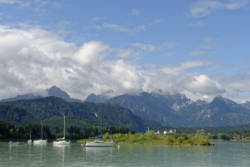 Deutschland, Bayern, Schwaben, Ostallgäu, Schwangau, Forggensee bei Füssen - LBF001455