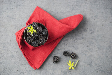 Raspberries in bowl - MYF001744