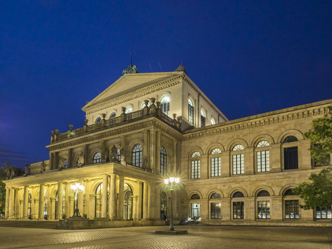 Deutschland, Hannover, Staatsoper bei Nacht, lizenzfreies Stockfoto
