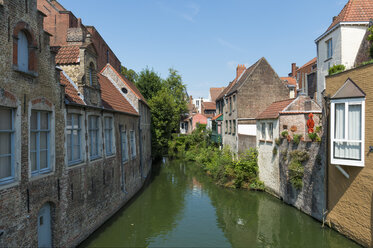 Belgium, Flanders, Bruges, Old town, canal and houses - FRF000455
