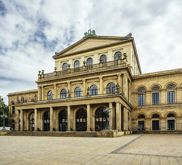 Deutschland, Niedersachsen, Hannover, Staatsoper - KRPF001769