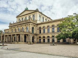 Deutschland, Niedersachsen, Hannover, Staatsoper - KRPF001770