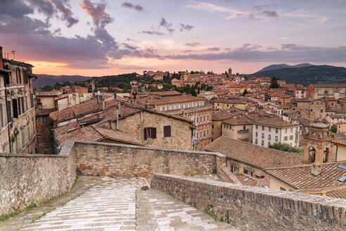 Italy, Umbria, Perugia, Townscape at sunset - FPF000108