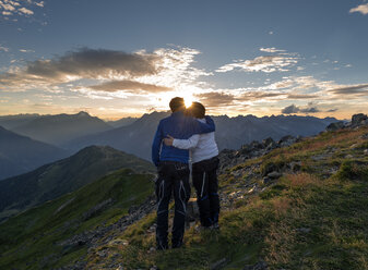 Happy couple kissing at sunset in the mountains - MKFF000332