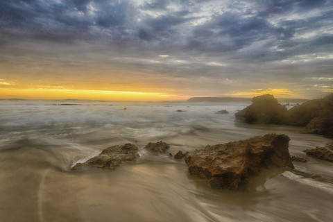 Australien, Eyre Peninsula, Port Lincoln, Strand bei Sonnenuntergang, lizenzfreies Stockfoto