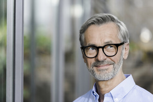 Portrait of smiling man with grey hair and beard wearing spectacles - SBOF000254
