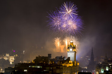 UK, Schottland, Edinburgh, Feuerwerk zum Edinburgh International Festival - SMAF000578