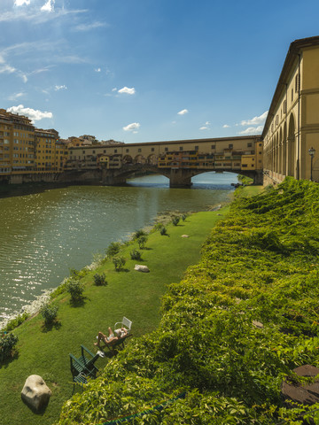 Italien, Florenz, Blick auf den Ponte Vecchio, lizenzfreies Stockfoto