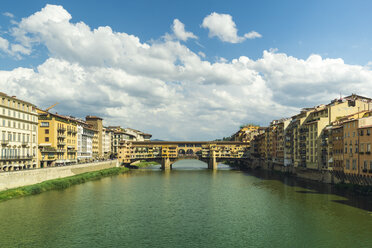 Italien, Florenz, Blick auf den Ponte Vecchio - OPF000122