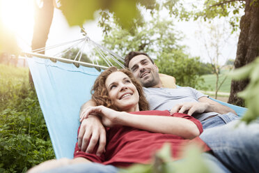 Smiling couple relaxing in hammock - RBF005144