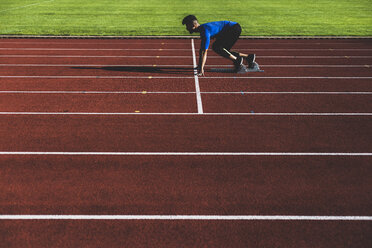 Runner on tartan track in starting position - UUF008291