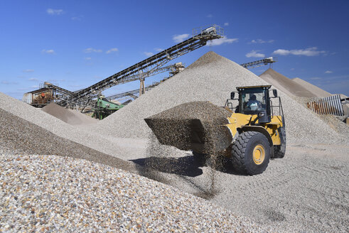 Wheel loader loading gravel in gravel pit - LYF000577