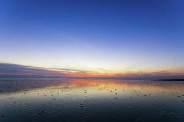 Schottland, East Lothian, Gasford Bay bei Sonnenuntergang - SMAF000580