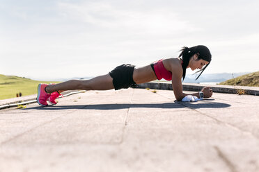 Woman doing push ups, outdoor - MGOF002331