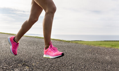 Female runner training outdoor - MGOF002353