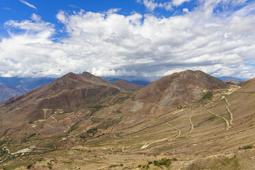 Peru, Region Cajamarca, Celendin, Serpentinen in den Anden - FOF008469