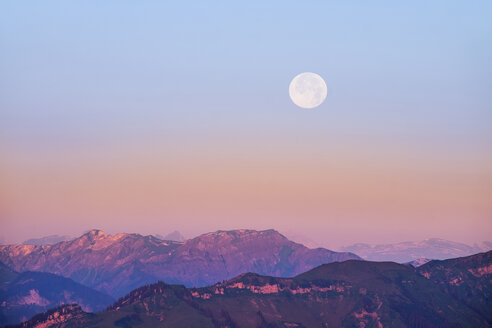 Deutschland, Bayern, Allgäu, Hoher Freschen bei Vollmond - SIEF007109