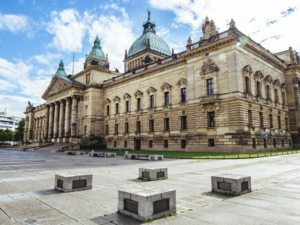 Deutschland, Leipzig, Blick zum Bundesverwaltungsgericht - KRPF001798