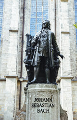 Deutschland, Leipzig, Bach-Denkmal vor der Thomaskirche - KRP001801