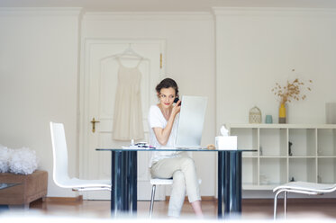 Woman at home applying makeup - DIGF001178