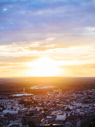 Deutschland, Leipzig, Blick auf die Altstadt bei Sonnenuntergang - KRPF001815