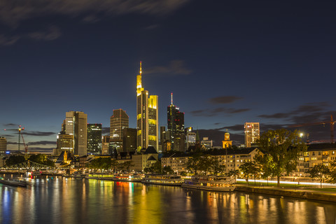 Deutschland, Hessen, Frankfurt, Finanzviertel am Abend, lizenzfreies Stockfoto