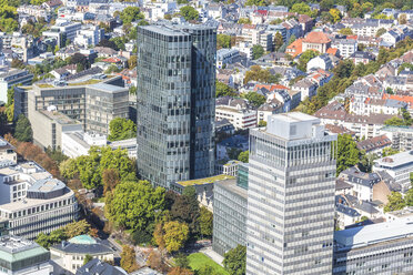 Deutschland, Frankfurt, Blick auf die Stadt mit Hochhäusern vom Maintower - MAB000395