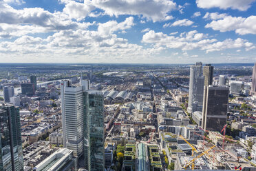 Deutschland, Frankfurt, Blick auf die Stadt mit Finanzviertel vom Maintower - MAB000399