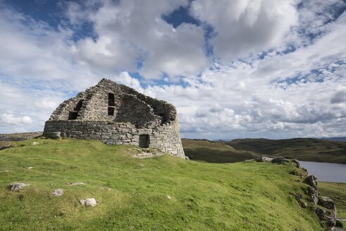 UK, Schottland, Isle of Lewis, Blick auf Broch Dun Carloway - ELF001785