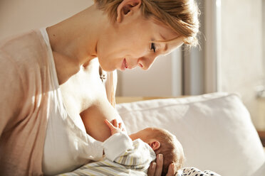 Mother breastfeeding her newborn baby - MFF003181