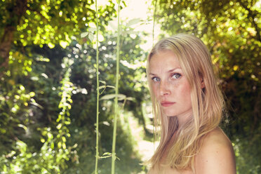 Portrait of young blond woman in the nature - MFF003358