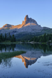 taly, Dolomites, Belluno, mountain Becco di Mezzodi reflecting in Federa Lake at sunset - RUEF001740