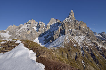 Italien, Trentino, Dolomiten, Passo Rolle, Berggruppe Pale di San Martino mit Cimon della Pala - RUEF001755