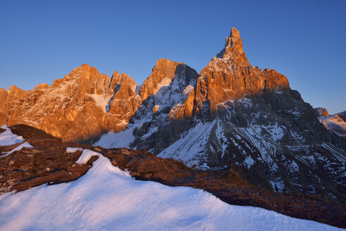 Italien, Trentino, Dolomiten, Passo Rolle, Berggruppe Pale di San Martino mit Cimon della Pala - RUEF001756