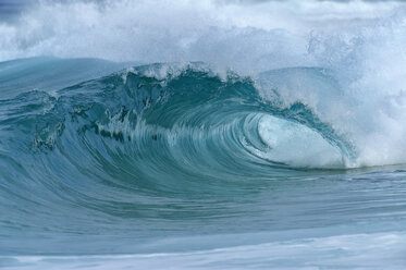 USA, Hawaii, Oahu, große Welle - RUEF001758