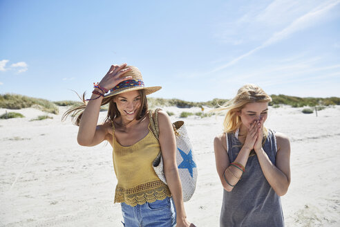 Two happy female friends on the beach - SRYF000006