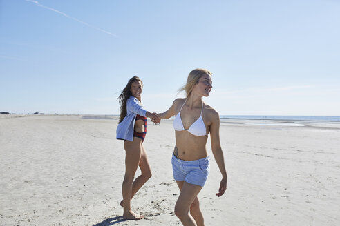 Zwei Freundinnen am Strand - SRYF000090